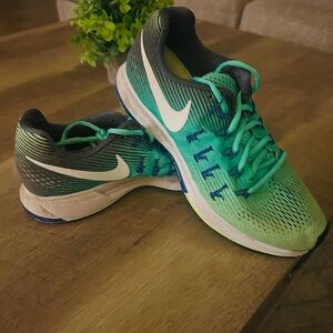 Nike Zoom Teal-Green Gradient Running Sneakers with White Swoosh